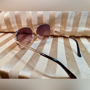 VINTAGE SUNNIES!